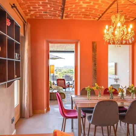 Laretta Villa *
